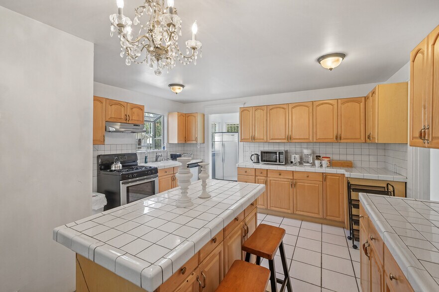 Building Photo - 1624 S Gramercy Pl
