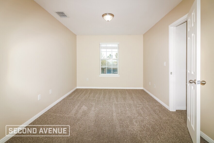 Building Photo - 1117 Livermore St