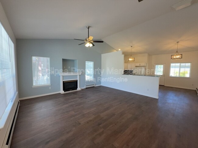 Building Photo - 714 E Harbor Cir