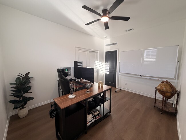 Building Photo - 36351 Elizabeth Ln