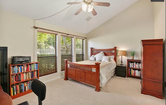 Building Photo - 1512 Woodcreek Dr