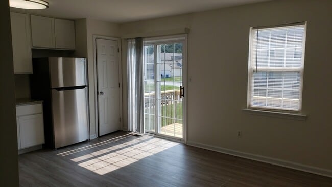 Building Photo - 14 Bridle Path