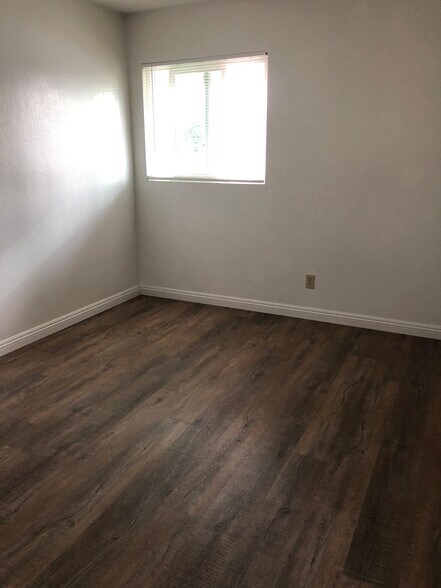 Building Photo - 375 W 16th St