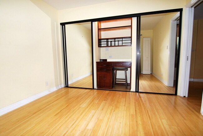 Building Photo - 1174 E Ocean Blvd