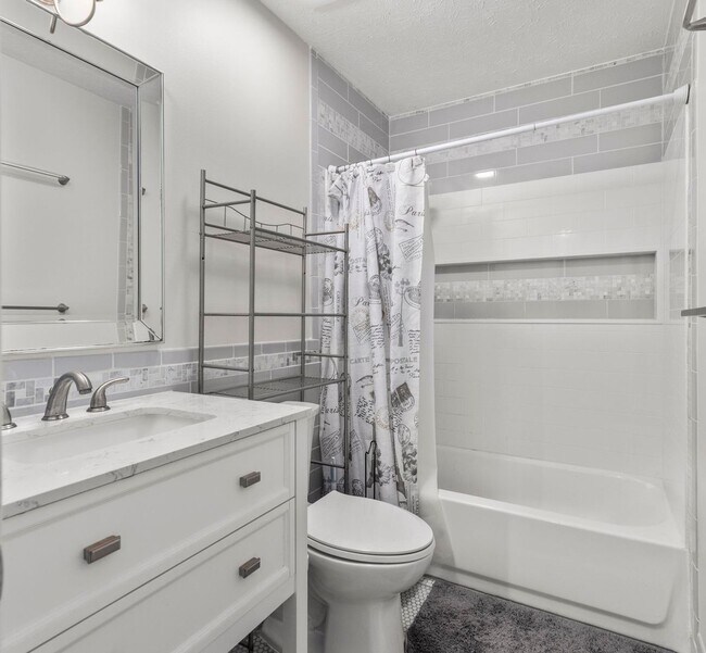 Building Photo - 5 Bedroom House in Auburn - Up to 5 unrela...