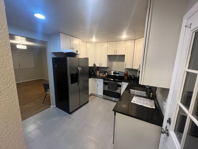 Building Photo - 6020 E 68th Way