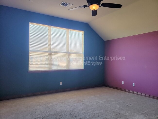 Building Photo - 329 Madison Pl Dr