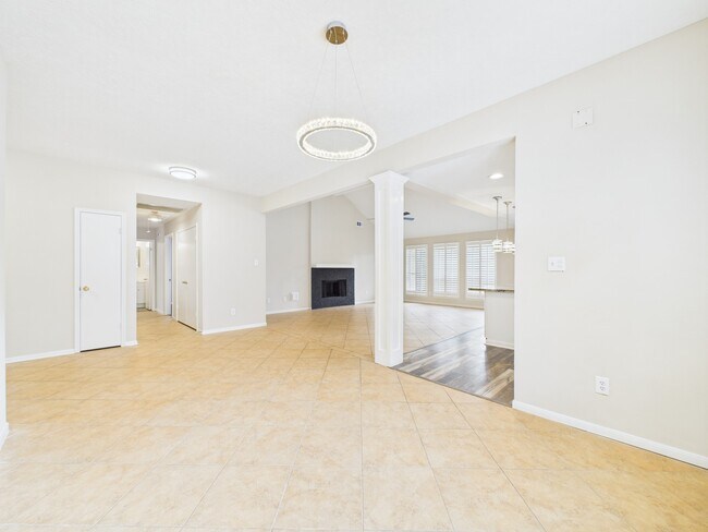 Building Photo - 519 Promenade Blvd