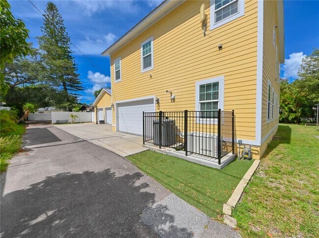 Building Photo - 3035 Granville Ct N