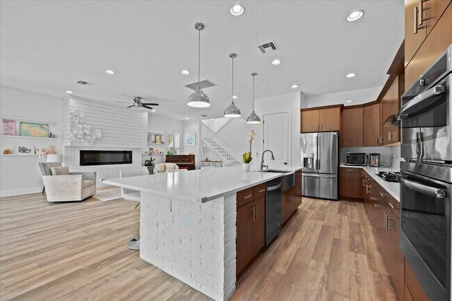 Building Photo - 1127 Faulkner Ter