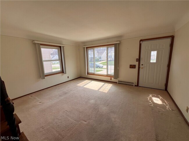 Building Photo - 3006 Torrington Ave