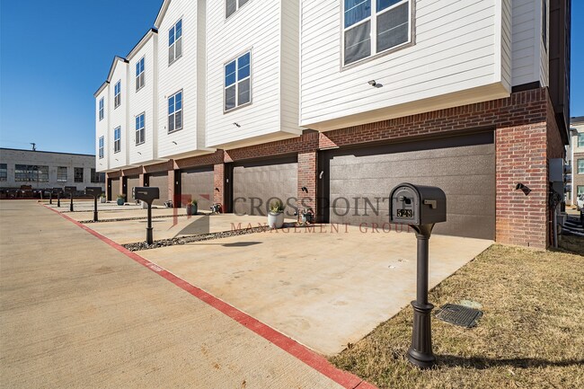 Building Photo - 554 W Erwin St