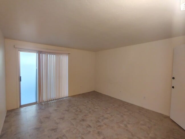 Building Photo - 926 N Venice Ave