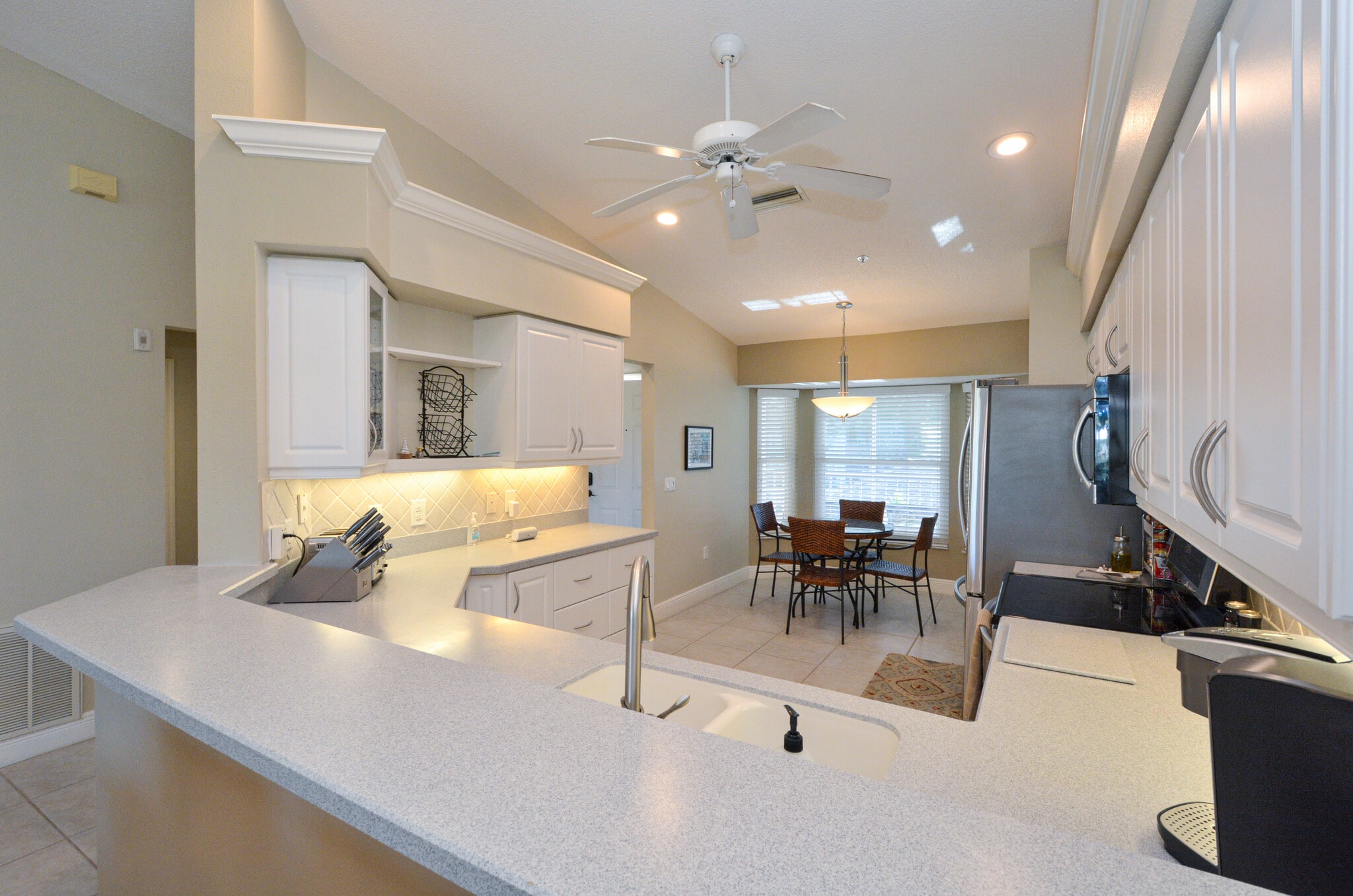 Building Photo - 9470 High Gate Dr