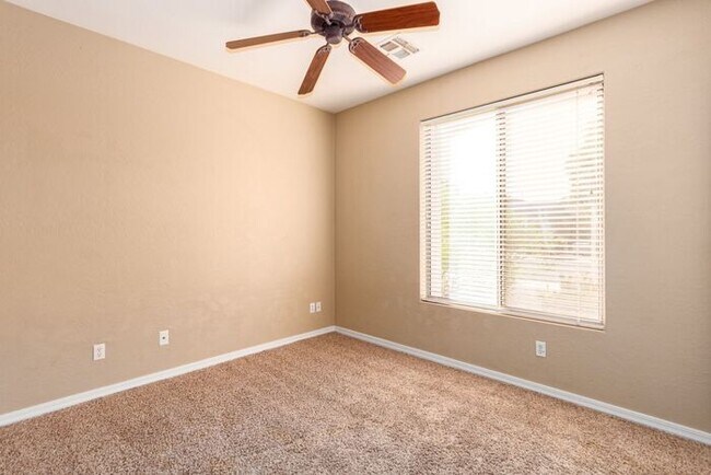 Building Photo - Single level rare to find 3 bed house in G...
