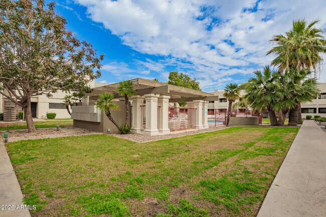 Building Photo - 3301 E Earll Dr