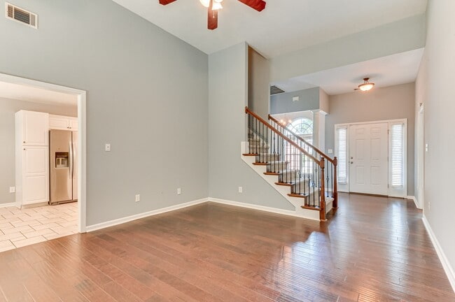 Building Photo - 1231 Pinnacle Dr