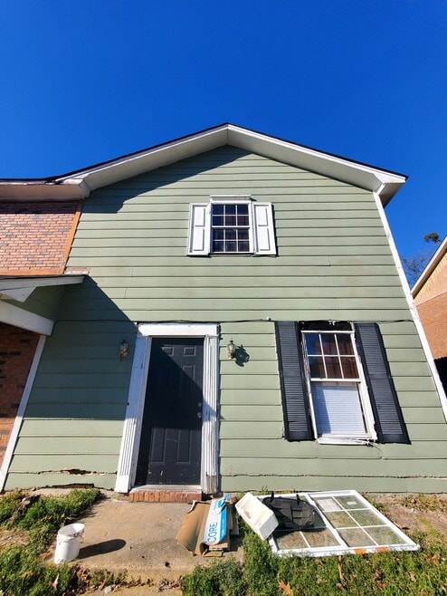 Building Photo - 1701-1702 Jamestown Way
