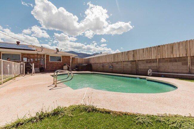 Building Photo - Spacious 3 Bedroom Home with Solar Panels and a Pool