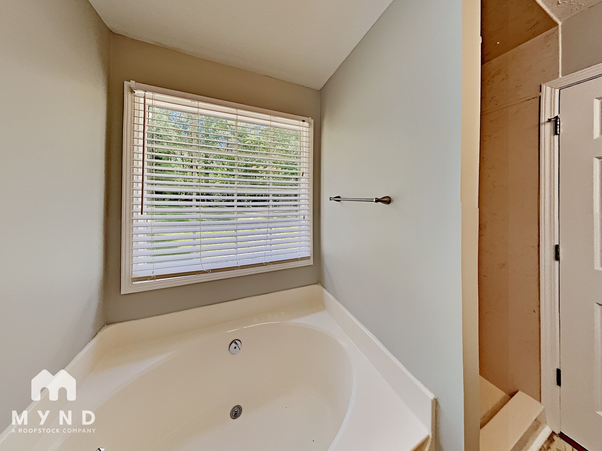 Building Photo - 307 Burton Dr