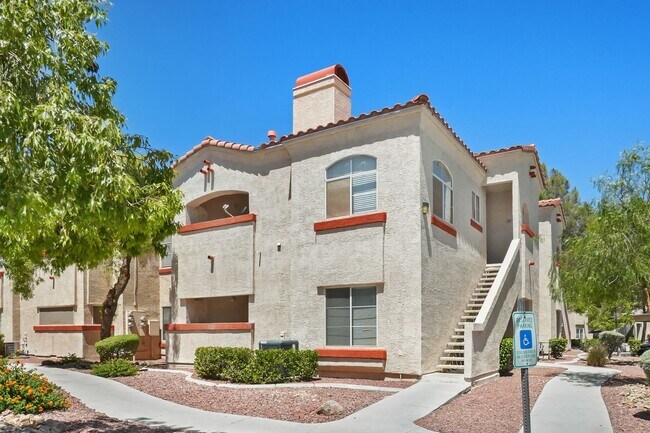 Building Photo - 2-Bedroom Condo in Gated Community!