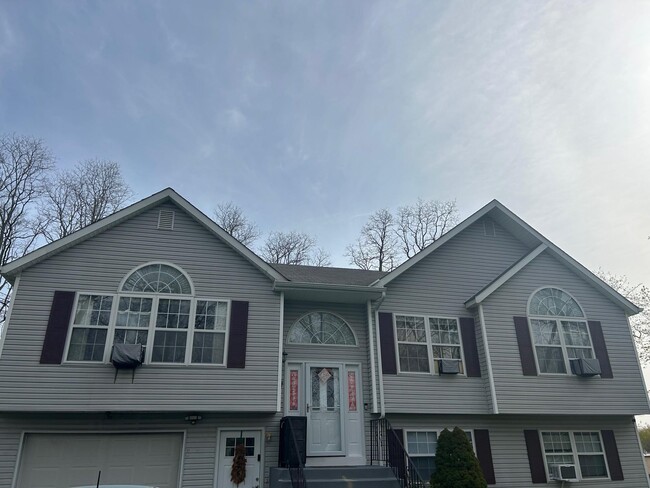 Building Photo - 1 Woodmere Pl