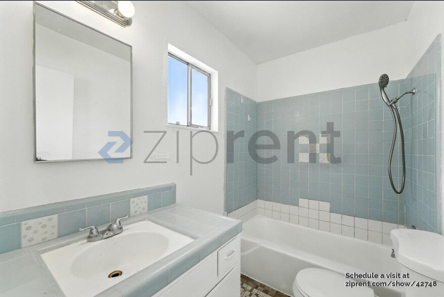 Building Photo - 132 W 18th St