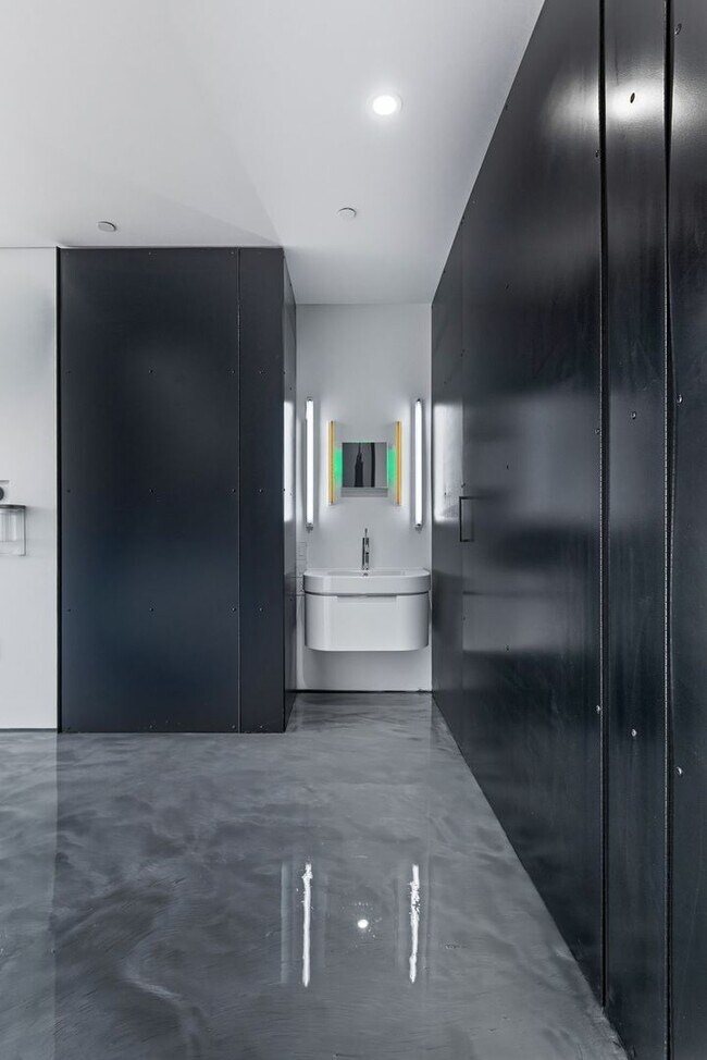 Building Photo - Newport Lofts 1813