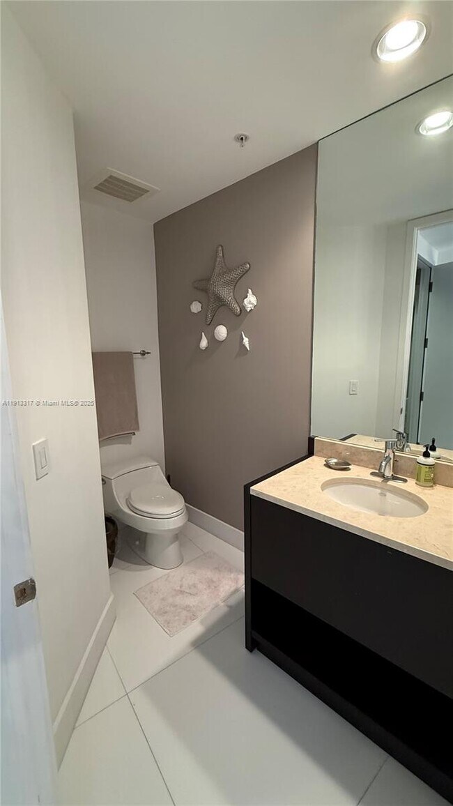 Building Photo - 18201 Collins Ave