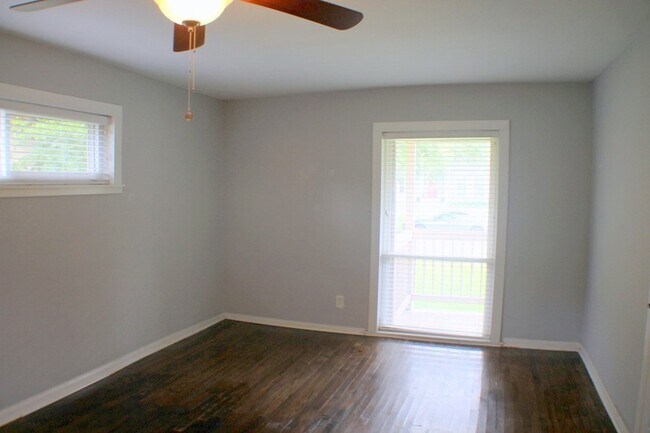 Building Photo - 8241 Glenview Dr