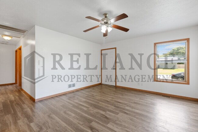 Building Photo - 305 S Elm St