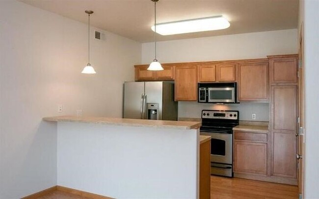 Building Photo - $1,395 | 2 Bedroom, 2 Bathroom Condo | Pet...