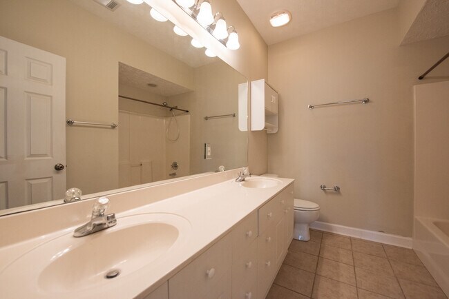 Building Photo - 1605 Over Cup Cir