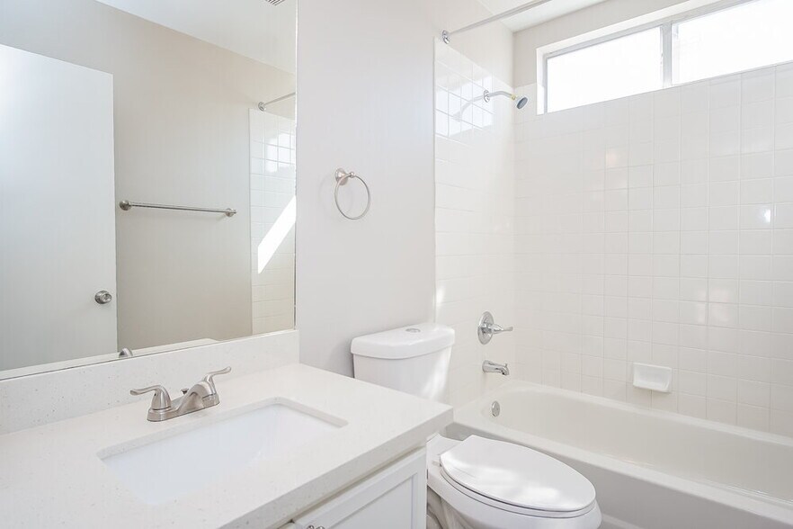 Building Photo - 4926 Rancho Domingo Ct