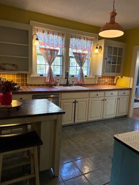 Building Photo - 613 S York St