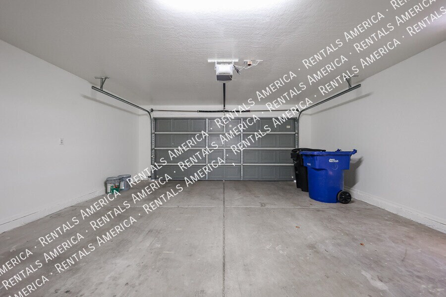 Building Photo - 10845 E Dragoon Ave