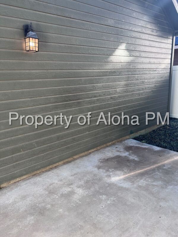 Building Photo - 4542 Brennen St W