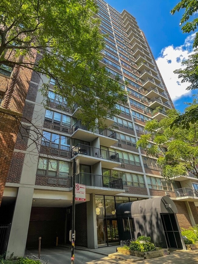 Building Photo - 2740 N Pine Grove Ave