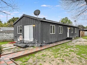 Building Photo - Charming 2-Bedroom Home in a Prime Locatio...
