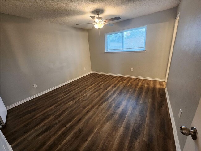 Building Photo - 3 BR/2BA | Renovated Single Family Home | 2-Car Garage | Fenced backyard