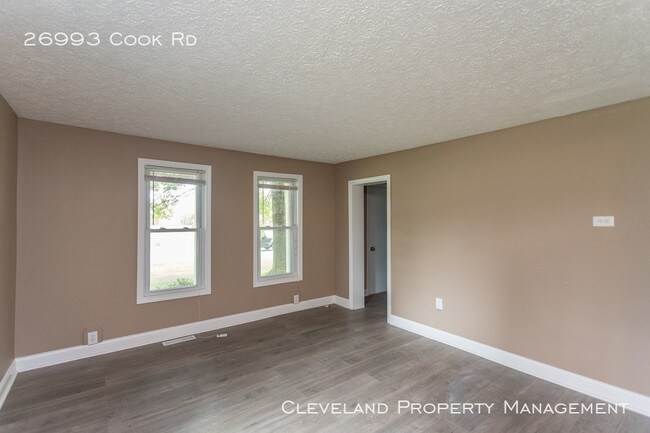 Building Photo - Newly Renovated Olmsted Twp Home