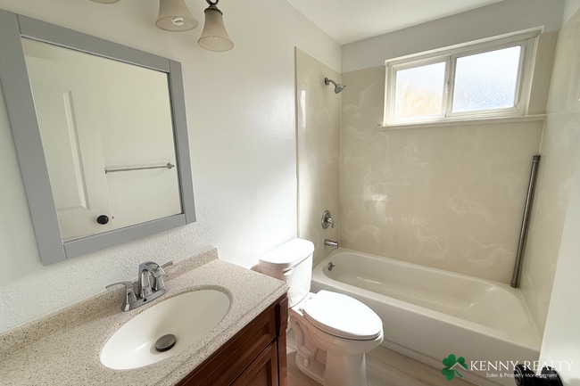 Building Photo - Spacious Remodeled 3 BD/2 BA Home, 2 Bonus Rooms & Large Backyard