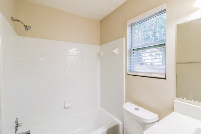 Building Photo - 5029 Brittany Dr