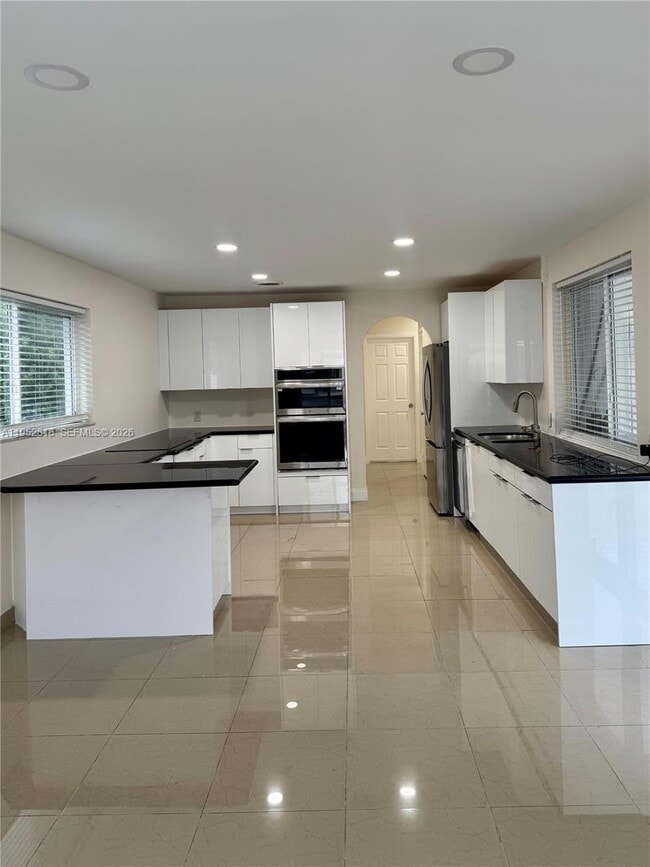 Building Photo - 16453 NE 33rd Ave