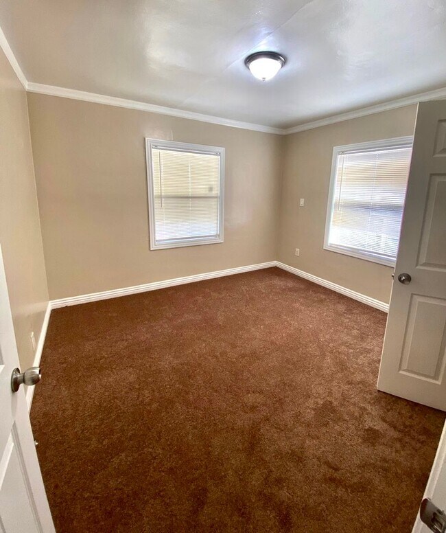 Building Photo - Nice 2 bed 1 bath House in Richmond with Garage - COMING SOON !!