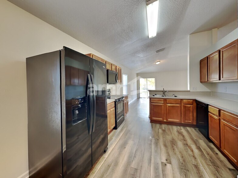 Building Photo - 201 Marisco Way