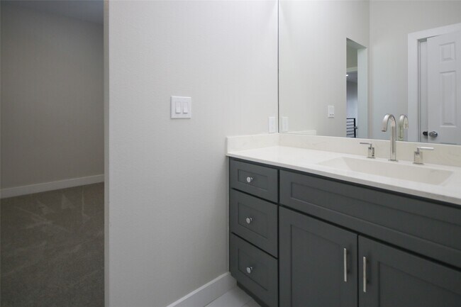 Building Photo - 5113 Hershe St