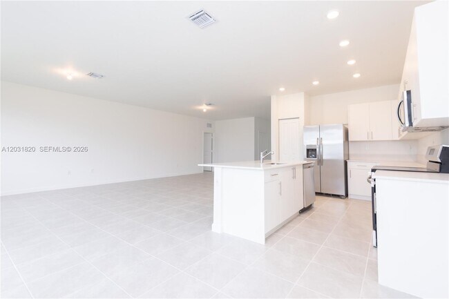 Building Photo - 2636 SE 8 CT