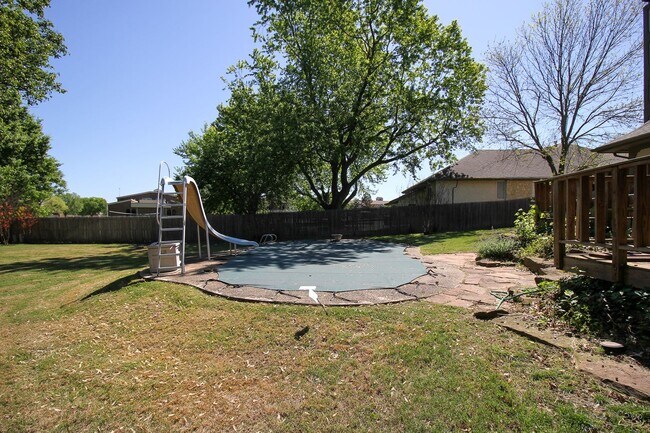 Building Photo - Space Galore In This Jenks South East Home!