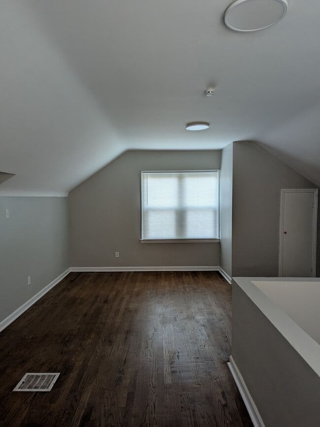 Building Photo - 9994 Vaughan St